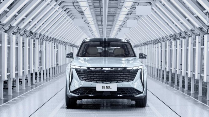 Geely начала производство кроссовера Atlas нового поколения