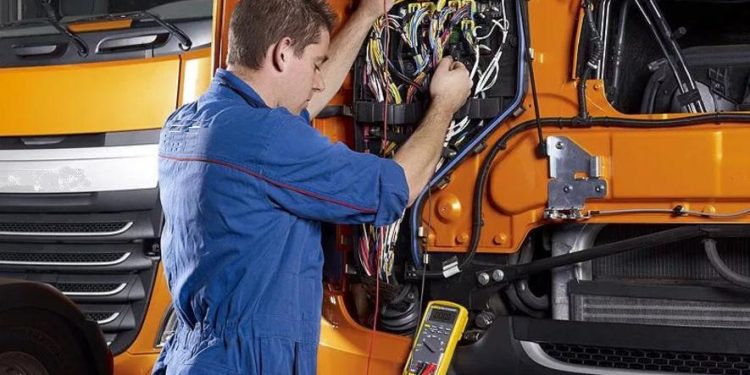 Сломался грузовой автомобиль: кому доверить его ремонт?