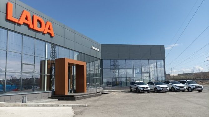 В первой половине сентября цены на автомобили изменились у трех брендов