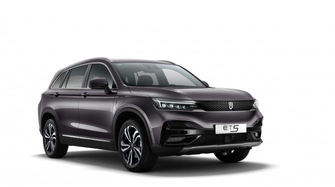 В России представлен новый электрокроссовер Skywell ET5