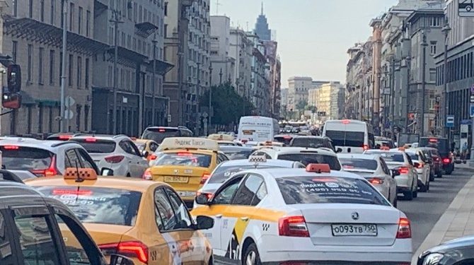 «Яндекс» закупит 10 тысяч новых автомобилей для такси