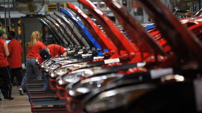 Мировой автопром может столкнуться с падением спроса в 2023 году