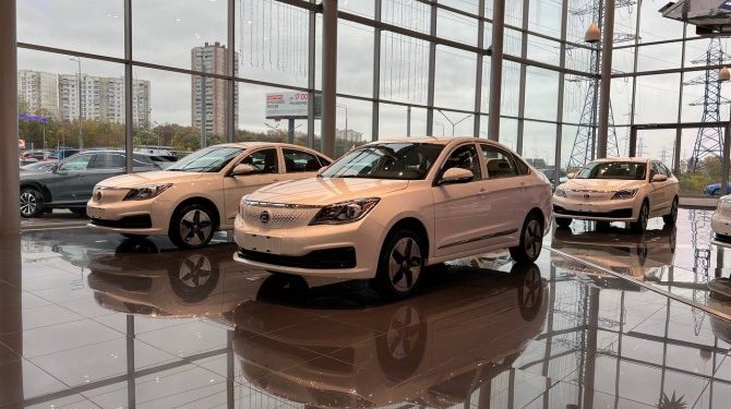 В России стартуют продажи электромобилей Evolute