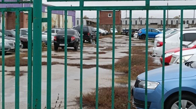 Автомобили с пробегом дешевеют второй месяц подряд