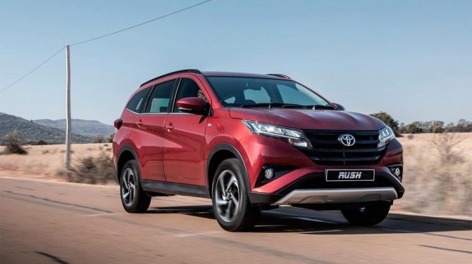 Бюджетный кроссвэн Toyota Rush начали продавать в России