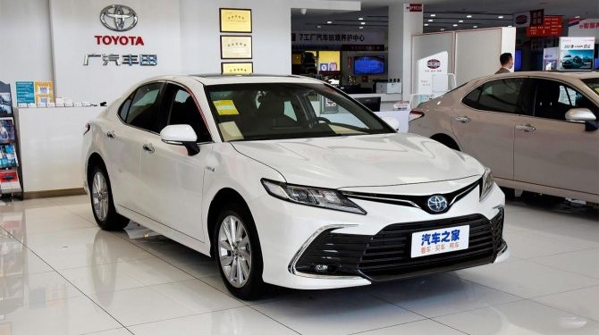 Дилеры начали продажи Toyota Camry китайского производства