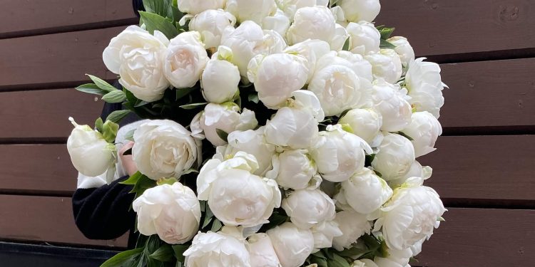 Букет из пионов: значение