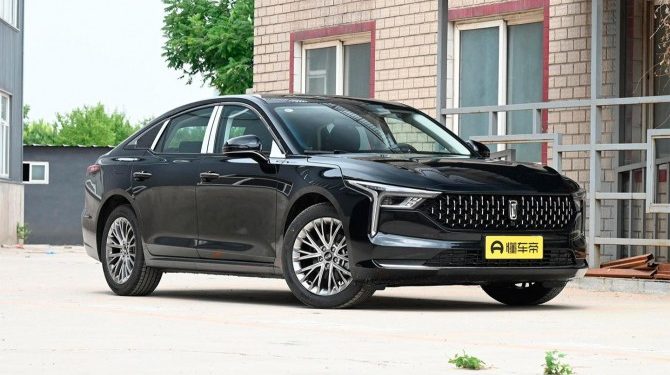 Лифтбек FAW B70 появился на российском рынке