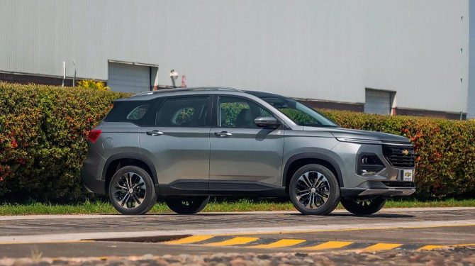 Российские дилеры наладили поставки Chevrolet Captiva из ОАЭ