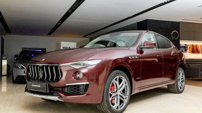 Рынок новых люксовых автомобилей в октябре 2022 года сократился на 77%