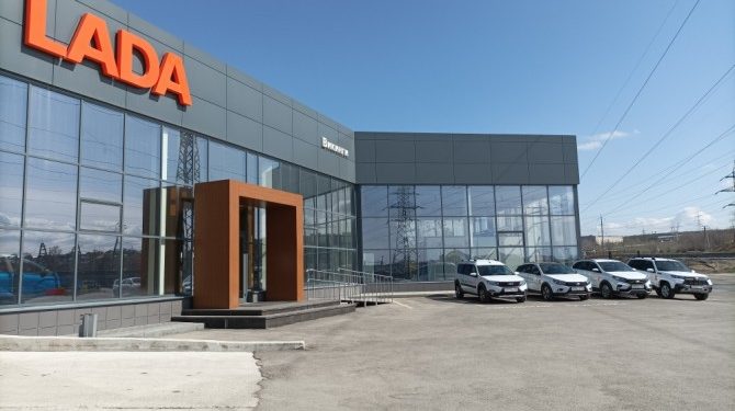 Стали известны самые популярные модели LADA в октябре 2022 года