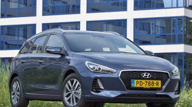 В России появились хэтчбеки и универсалы Hyundai i30