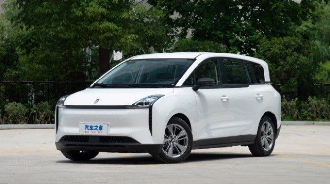 В Россию привезут китайский электрический минивэн FAW Bestune NAT