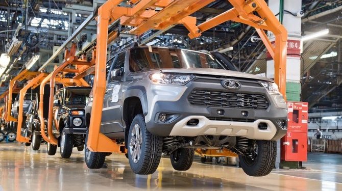 Выпуск легковых автомобилей в октябре 2022 года снизился на 64%