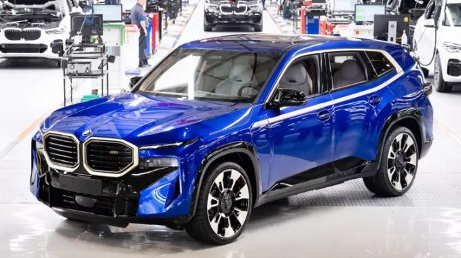 BMW запустил производство гибридного кроссовера XM