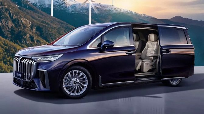 Представительский минивэн Voyah Dreamer появился на российском рынке