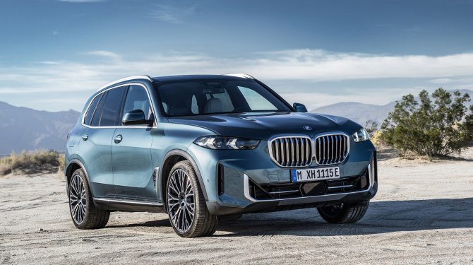 BMW представил обновленные кроссоверы X5 и X6
