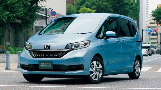Дилеры привезли семиместный компактвэн Honda Freed