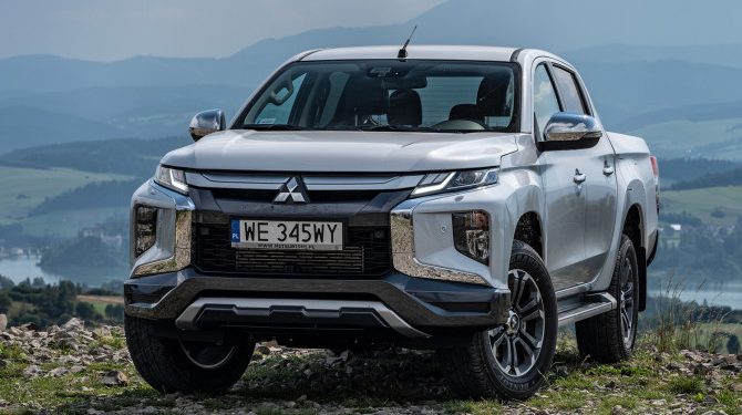 В Россию привезли новые пикапы Mitsubishi L200 по цене от 2,3 млн рублей
