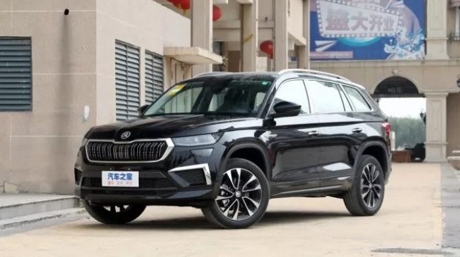 Дилеры начали привозить из Китая новые Skoda Kodiaq за 4,4 млн рублей