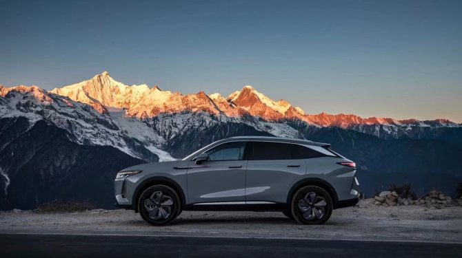 Новый кроссовер EXEED RX появится в России летом 2023 года