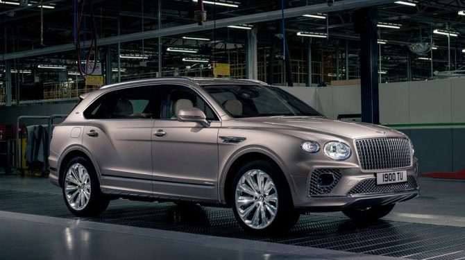 Рынок новых люксовых автомобилей в России показал падение на 53%