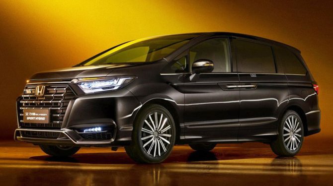 В России появился гибридный минивэн Honda Elysion за 5,1 млн рублей