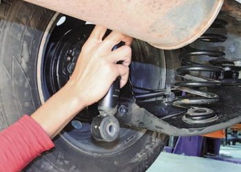 Замена амортизаторов Renault: признаки износа, последствия и сервисный центр АВТОРУСЬ