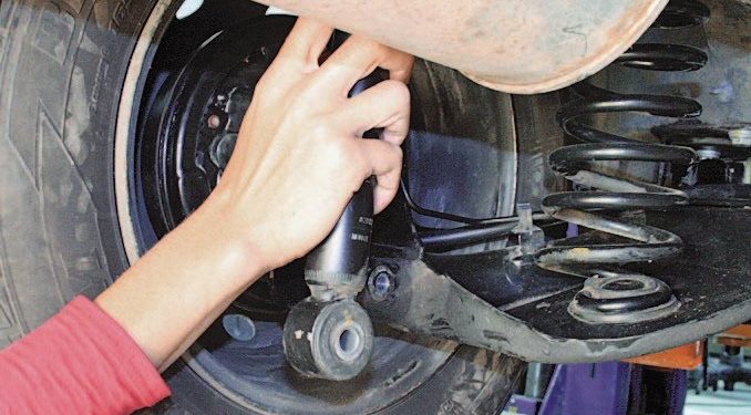 Замена амортизаторов Renault: признаки износа, последствия и сервисный центр АВТОРУСЬ