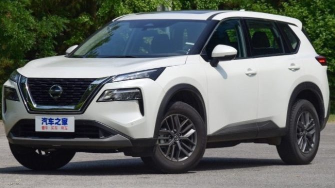 Дилеры привезли из Китая новые кроссоверы Nissan X-Trail за 5,2 млн рублей
