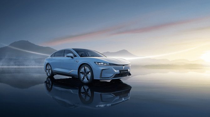 Электроседан Voyah Passion стал доступен для заказа в России