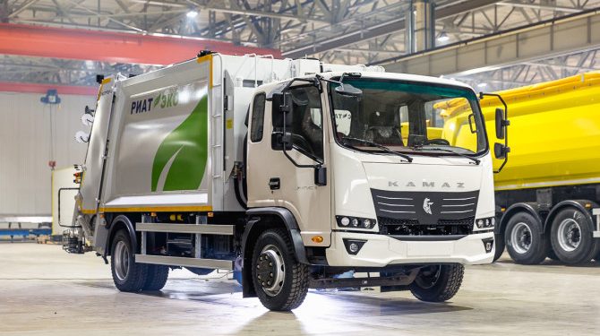 КАМАЗ представил мусоровоз на базе «Компас 12»