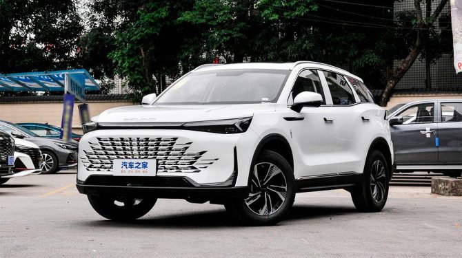 Представлен обновленный кроссовер BAIC X7, который появится в России