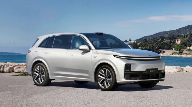 В России появился гибридный кроссовер Lixiang L7