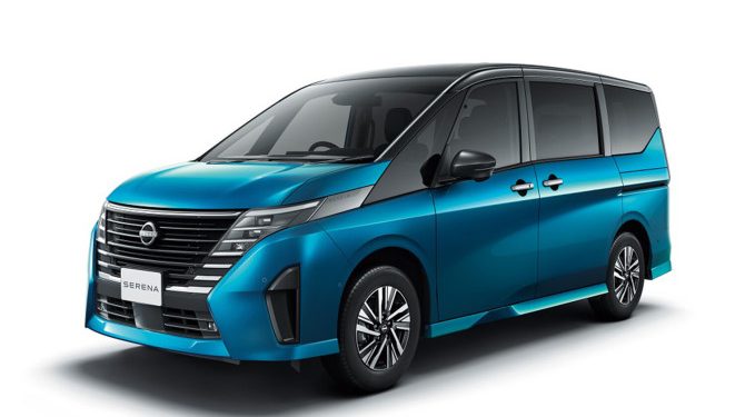 В России появился минивэн Nissan Serena по цене от 2 млн рублей