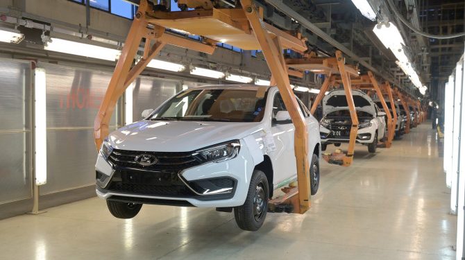 Выпуск легковых автомобилей в марте 2023 года снизился на 20%
