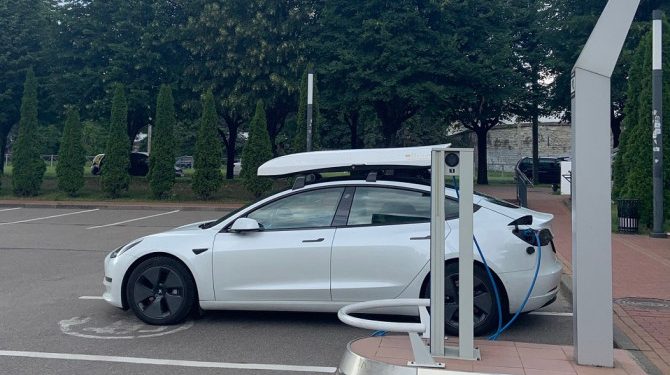 Рынок электромобилей с пробегом показал рост впервые за год