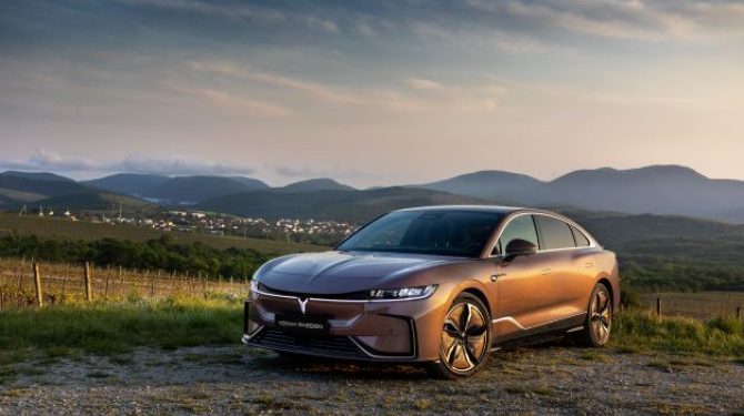 В России начались продажи нового электроседана Voyah Passion