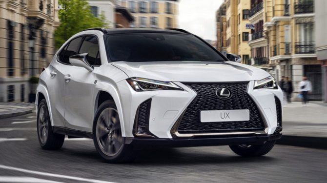 В России появился обновленный кроссовер Lexus UX