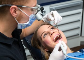 Болит зуб: что делать? Как выбрать стоматологию?