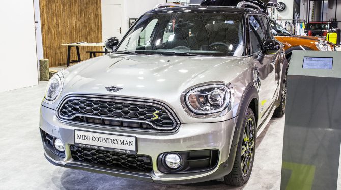 Дилеры привезли новые кроссоверы MINI Countryman