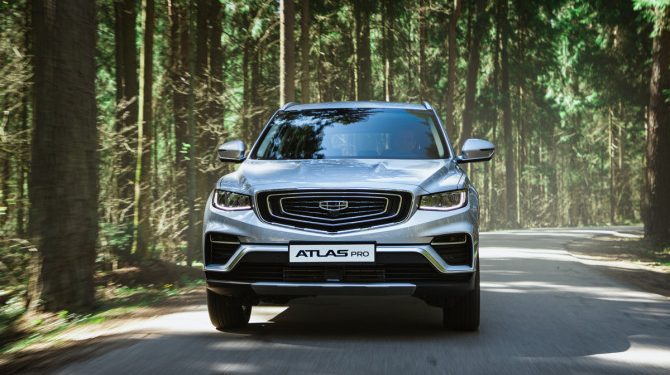 Geely Atlas Pro получил новый двигатель и стал доступнее