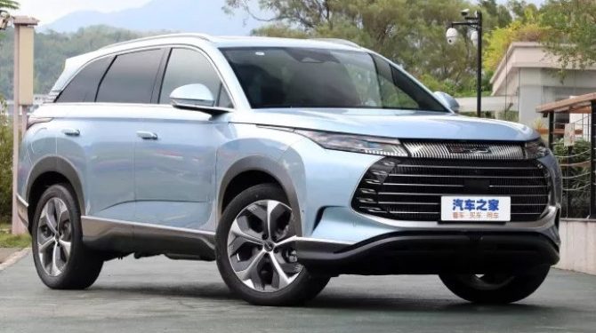 Гибридный кроссовер BYD Frigate 07 добрался до России за 4,89 млн рублей