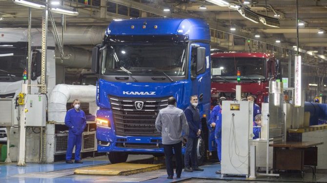 КАМАЗ повышает зарплату своим работникам