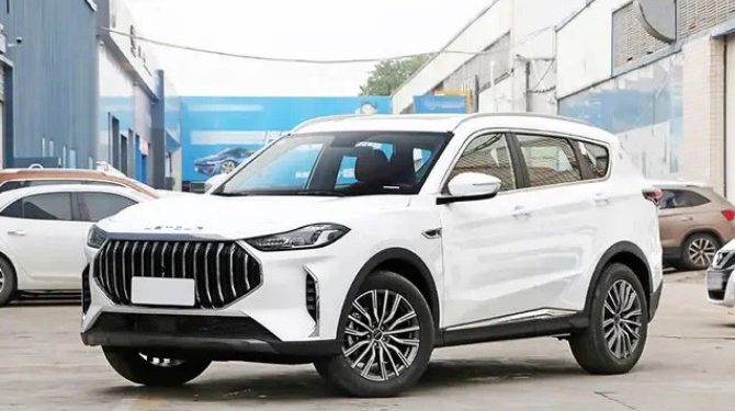 Кроссовер Jetour X70 Plus появился в России за 2,8 млн рублей