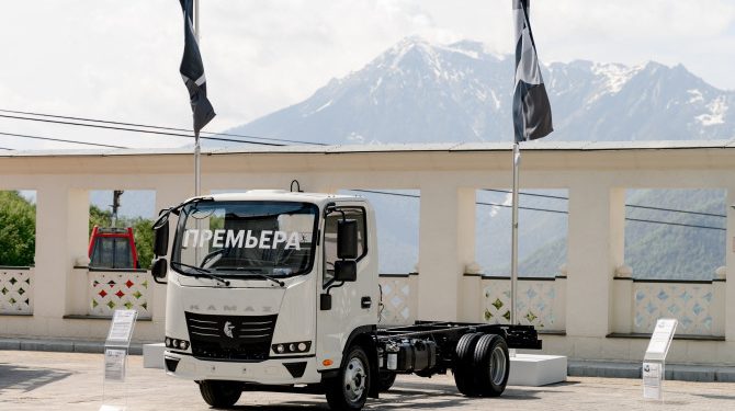 Легкий грузовик «Компас 5» стал доступен для заказа за 4,6 млн рублей