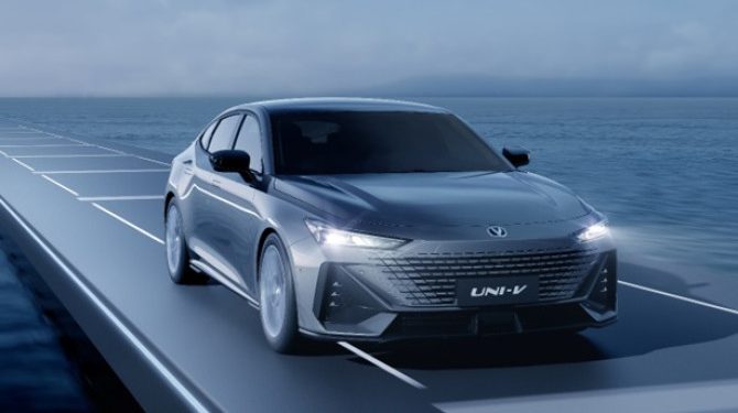 Лифтбек Changan UNI-V получил новую топ-версию в России