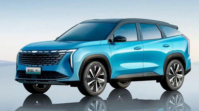 Новый Geely Atlas L появился в России по цене от 2,1 млн рублей