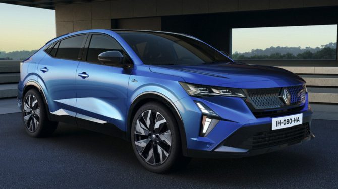 Renault представила купе-кроссовер Rafale