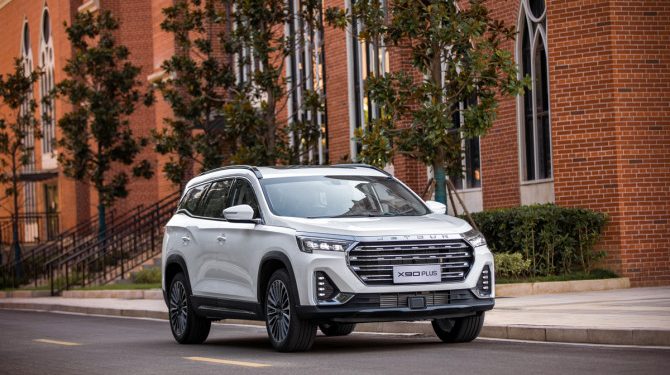 В России начались продажи кроссовера Jetour X90 Plus